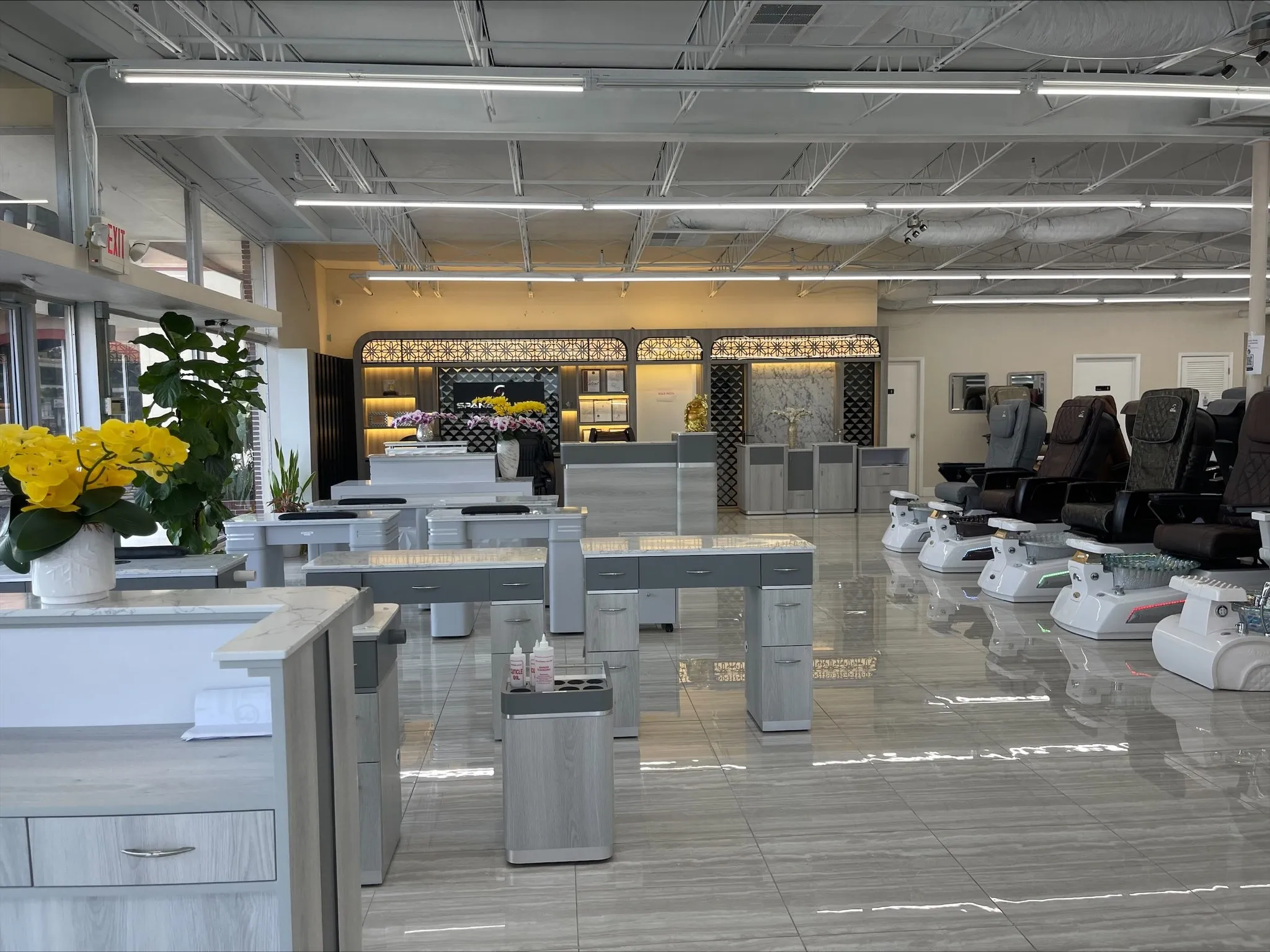 pedicure chair showroom 01